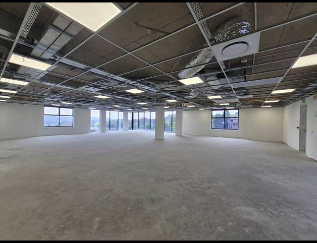 975M² OFFICE TO LET IN GLENADRIENNE EAST